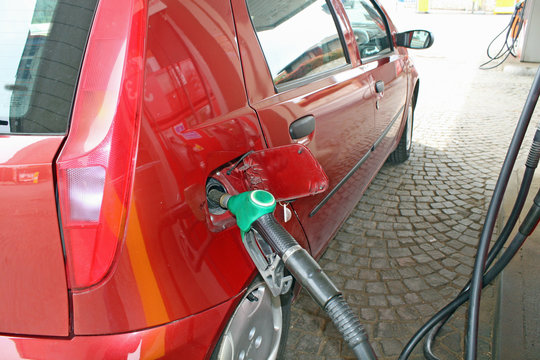 car makes a supply of green unleaded fuel distributor