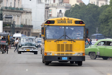 Fototapeta na wymiar School Bus na Hawanie