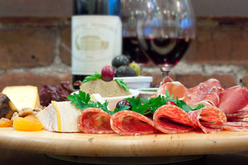 Mixed cheese, salami and Ham