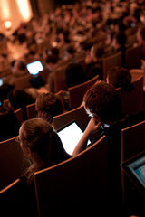 Amphithéâtre pendant un colloque.