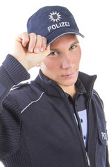 Polizei in Uniform grüßt