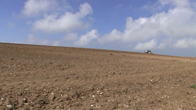 tracteur ur la ligne d'horizon