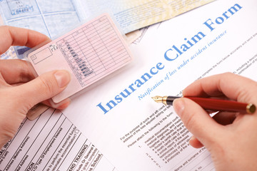 Obraz premium hand filling in insurance claim form