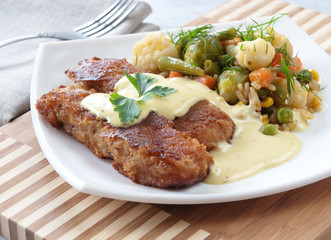 Рыба в сухарях с овощами. 	Рыба в сухарях с овощами.