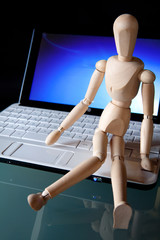 netbook con manichino