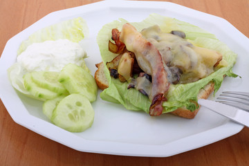 Toast überbacken mit Käse
