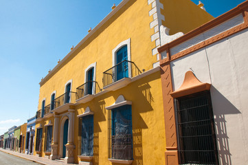 Fototapeta na wymiar Kolonialna architektura w Campeche (Meksyk)