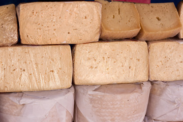 Medios quesos listos para vender, ideales para cena de navidad