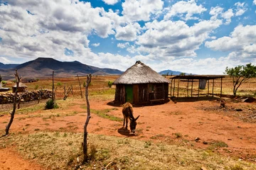 Fotobehang Dorp in een vallei in Afrika © pwollinga