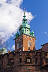 Fototapeta na wymiar Wieża katedry wawelskiej w królewskim mieście Krakowie