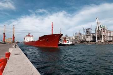 La nave arriva