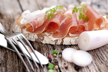 Rustikales Schinkenbrot