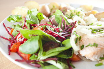 fresh salad with steamed salmon and potatoes- Ducan diet