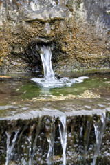 Fototapeta na wymiar Brunnen im Schlosspark Schieder