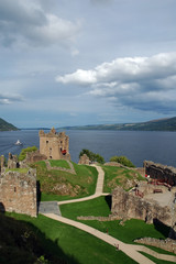 Fototapeta na wymiar Urquhart Castle ruins von Loch Ness roku