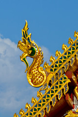 Fototapeta na wymiar Złoty wąż, smok, stwór, tajski styl