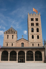 Fototapeta na wymiar Fachada del monasterio de Ripoll