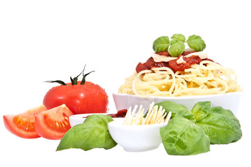 Fesh spaghetti with tomato sauce and parmesan