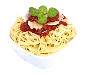 Fesh spaghetti with tomato sauce and parmesan