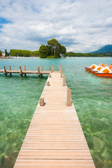 Obraz premium Annecy Lake Pier Crystal Clear