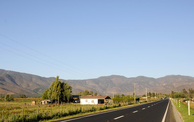 Paisaje carretera rural, Chile.