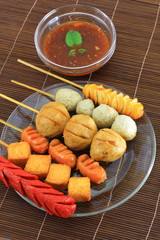 Many kinds of fried meatballs and sauce