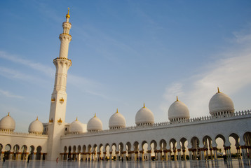 Fototapeta na wymiar Abu Dhabi Biały Meczet Sheikh Zayed, Zjednoczone Emiraty Arabskie