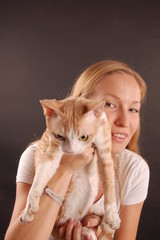 Девушка с котом