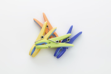 4 bunte W&auml;scheklammern