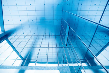 Fototapeta na wymiar entrance in glass building