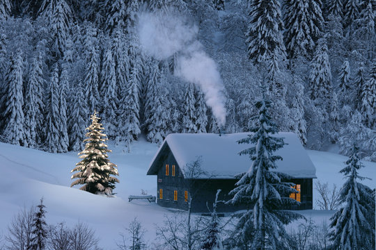 Bergh&uuml;tte im Winter