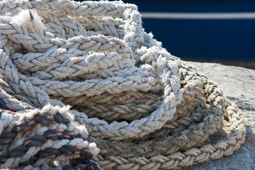 Fototapeta premium Cuerdas para amarrar barcos