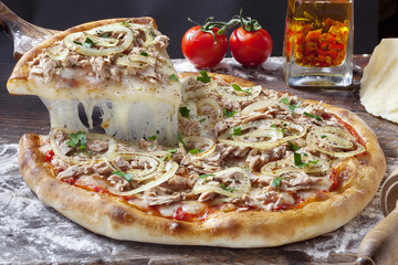 Pizza Tonno - 40734641