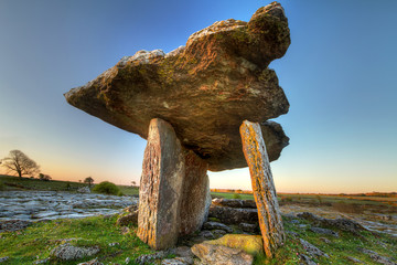 5 000 years old Polnabrone Dolmen in Burren, Co. Clare - Ireland - obrazy, fototapety, plakaty