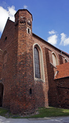 Wieża gotyckigo kościoła w Wielkopolsce
