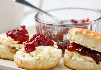 Poster Im Rahmen Home-baked scones with strawberry jam and clotted cream. © jlcst