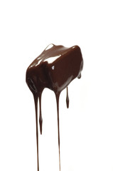 Fototapeta bocconcino di Cioccolato grondante su fondo bianco obraz