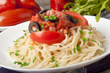 spaghetti pasta with tomato beef sauce