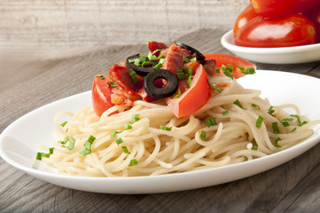 spaghetti pasta with tomato beef sauce