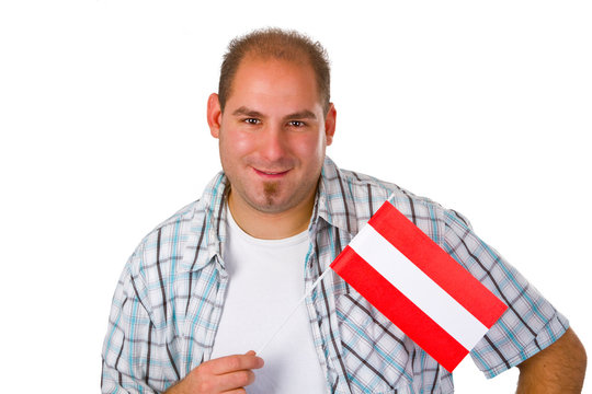 Junger Mann mit oestereichischer Nationalfahne