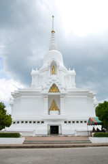 Fototapeta premium buddha in temple on sky, thailand