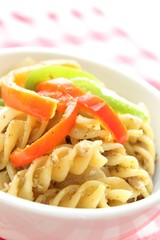 Fusilli pasta with pesto, canned tuna & paprika