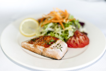 salmon con ensalada 2