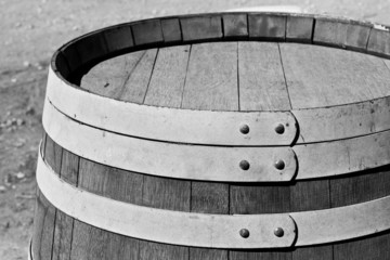 Barrica para guardar vino en blanco y negro