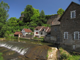 Fototapeta na wymiar Wioska Segur-le-Chateau, Correze, Limousin, Périgord