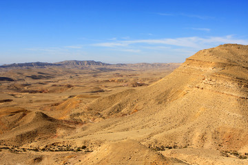 Fototapeta na wymiar Duży krater, pustynia Negev