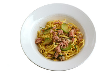 Tagliolini al tonno Pasta with tuna 面食与金枪鱼