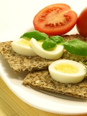 Crispbread with egg