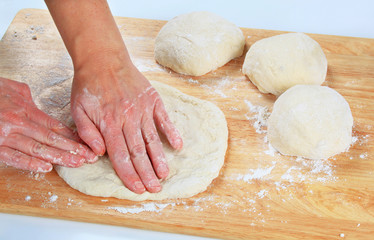 Making pizza dough