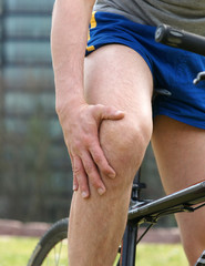 Kniegelenkschmerzen nach der Fahrradtour